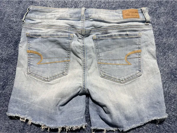 American Eagle Light Wash Denim Shorts with Frayed Hem Size 6 - Image 5