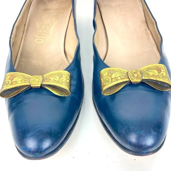 FERRAGAMO Vintage Navy Blue Leather Shoes Heels Brass Bows - Size 8.5 AAAA - Image 5