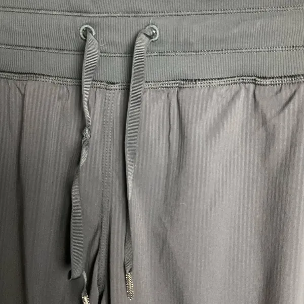 Lululemon High Rise‎ Drawstring Cropped Joggers Size 4 Black - Image 4