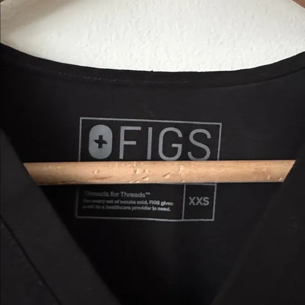Figs XXS Casma Three-Pocket Scrub Top in Black - Image 7