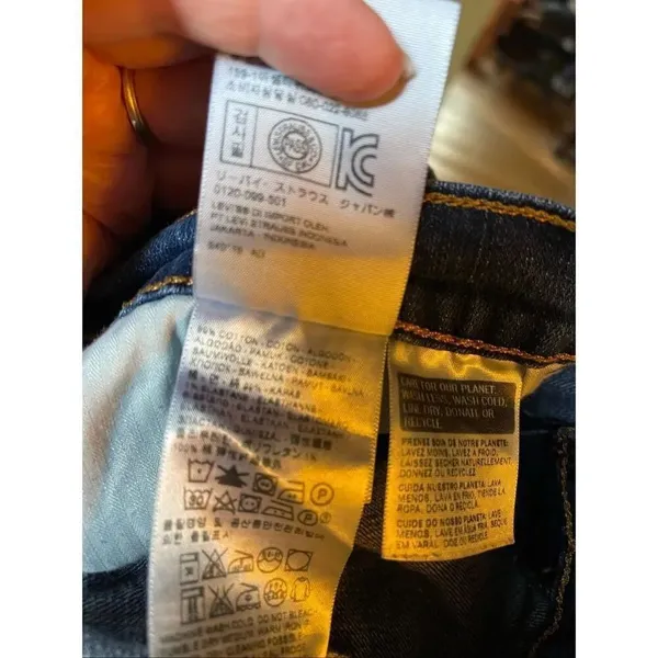 Levi’s 414 relaxed straight women’s size W33 L 32. - Image 7