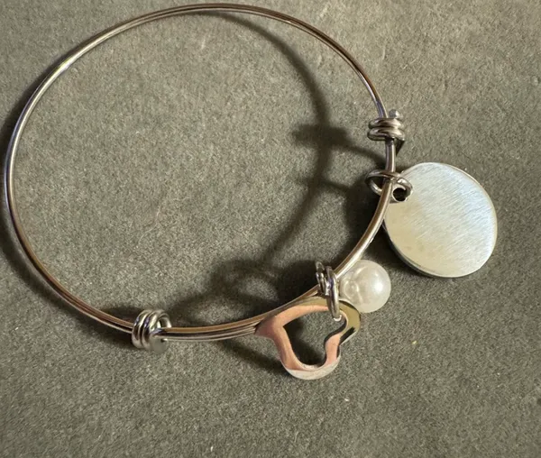 A sister, is God‘s way of making sure we never walk alone bracelet - Image 3