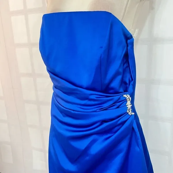 David's Bridal Royal Blue Strapless Side Ruched Bridesmaid Gown Dress Size 10 - Image 4