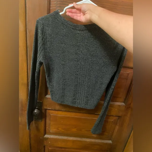 Forever 21 green fitted long sleeve - Image 2