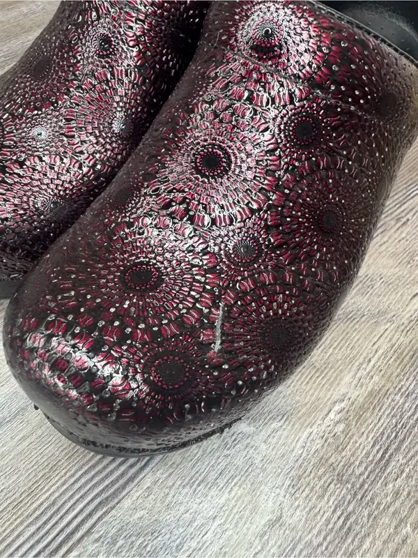 Dansko Womens Professional Wine Medallion Clogs Shiny Heeled EU 38 US 7.5 to 8 - Image 8