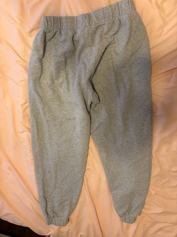Brandy Melville Rosa Sweatpants Grey - Image 3