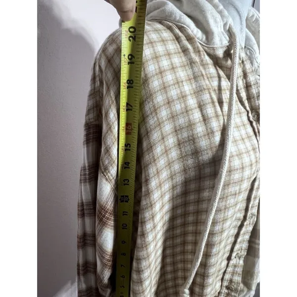 American Eagle Cropped Hooded Farmcore Plaid Brown Tan Flannel Shirt Size L - Image 4