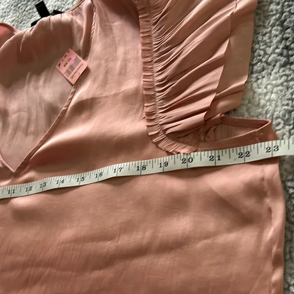 Banana Republic SOFT SATIN FLUTTER-SLEEVE TOP Size XL. - Image 4
