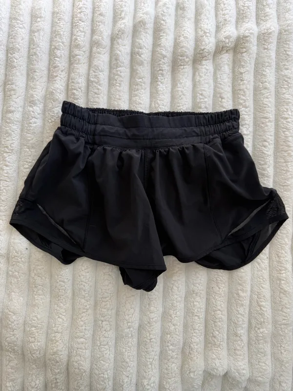 Lululemon Black shorty Hot Shorts 2.5” - Image 3