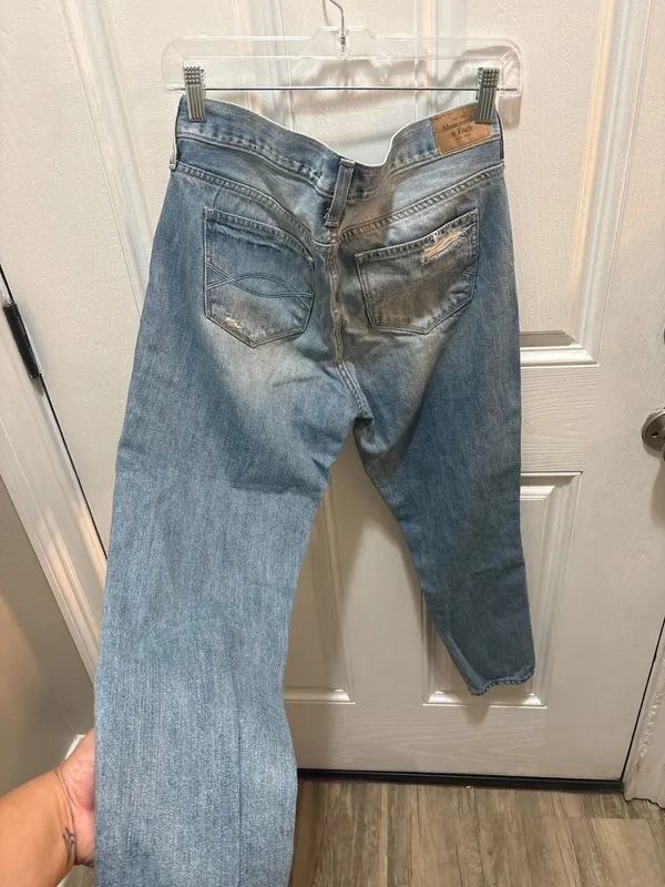 Abercrombie & Fitch Distressed High Rise Mom Jeans Size 4 / 27W - Image 10