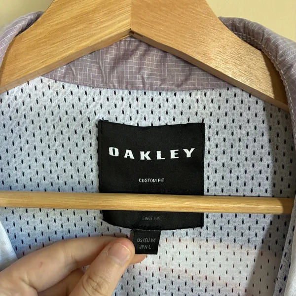 Oakley custom fit multicolor button front rain jacket women's size M windbreaker - Image 3
