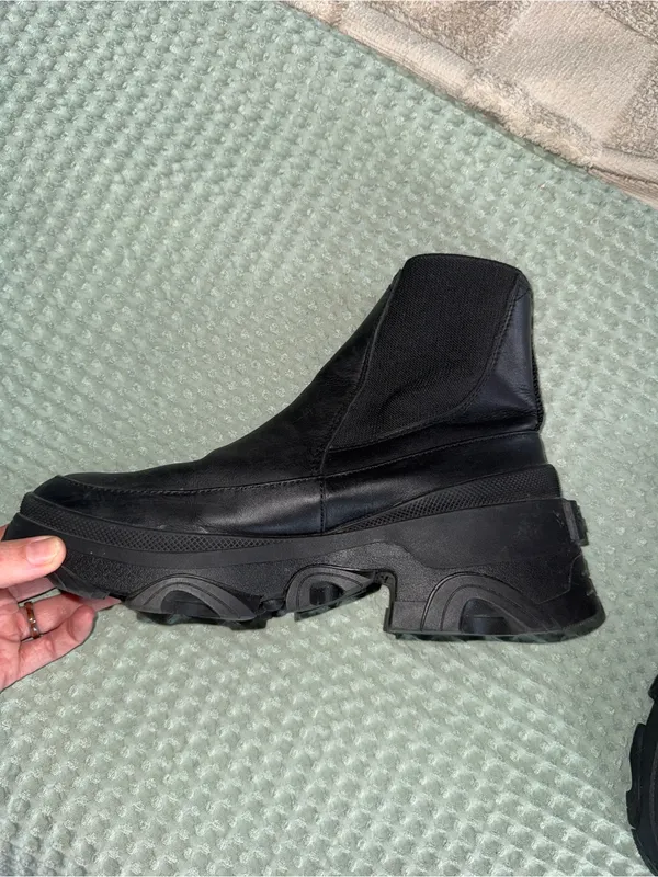 NWOT Sorel Black Chelsea Ankle Boots size‎ 9 - Image 2