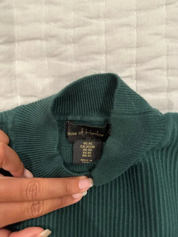 NWOT House of Harlow Ribbed Green Mockneck Top Size XS - Image 3