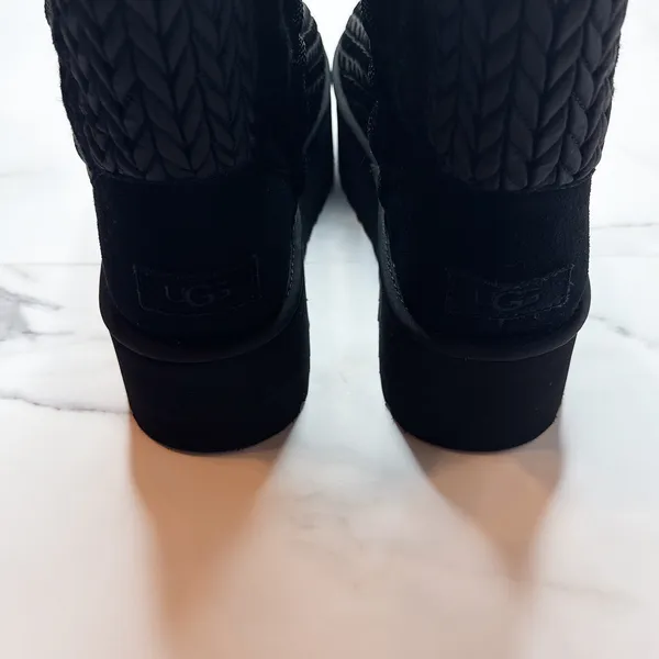 Ugg Classic Short Villa Knit Boots - Image 3