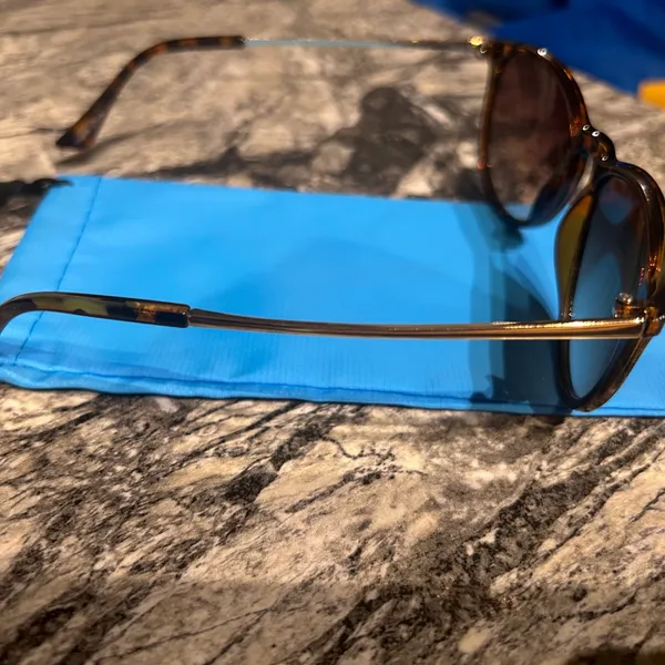 Tortoise Shell Sunglasses Brown - Image 9