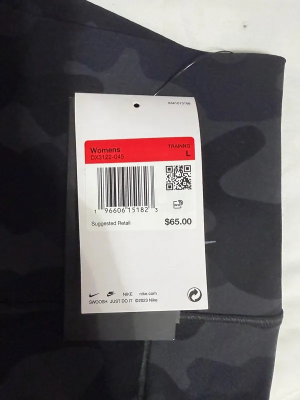Nike Universa Camo Biker Shorts Large - Image 2