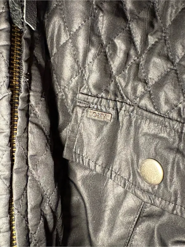 OBEY Black Quilted Sherpa Hooded Jacket Women’s Medium - Image 3