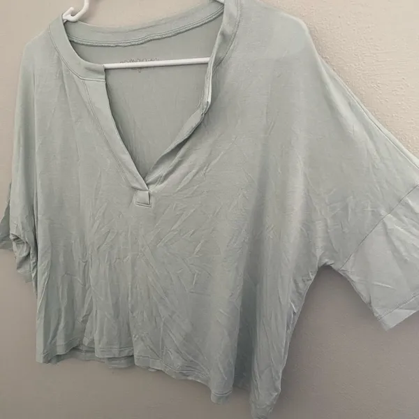 Beyond Yoga Women's Glacier Blus Swinging Cropped Tee Size Medium - Image 6