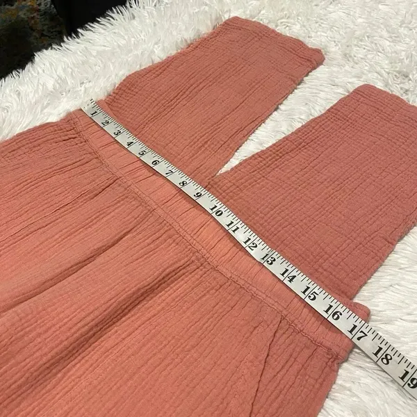 Marine Layer Paula Easy Tapered Cropped Pants in Pink Large - Image 4