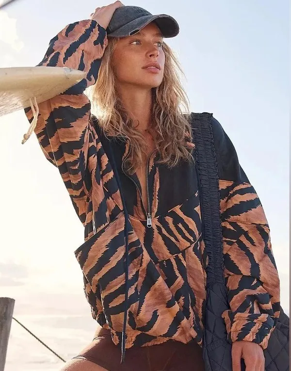 Free People Movement NWOT Walk The Line tiger print pullover, size medium 8/10 - Image 2