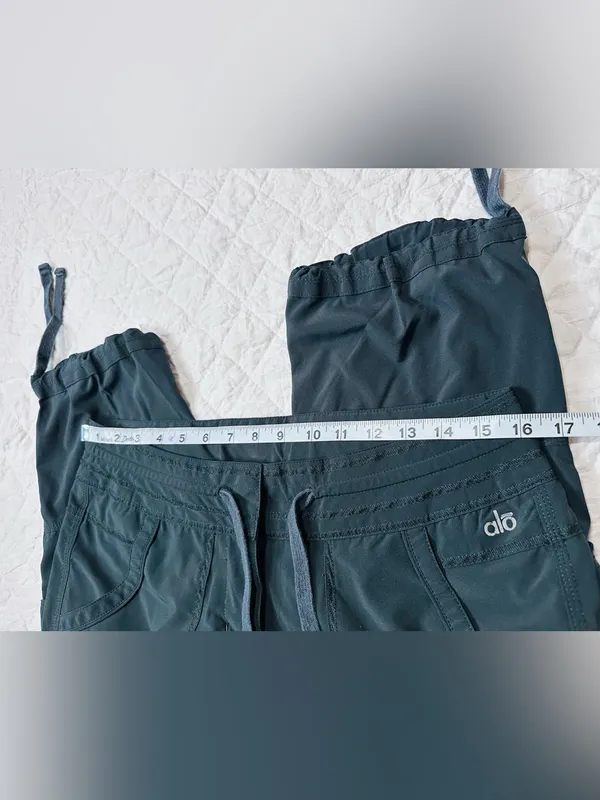 ALO Navy Black Cargo Capris - Image 5