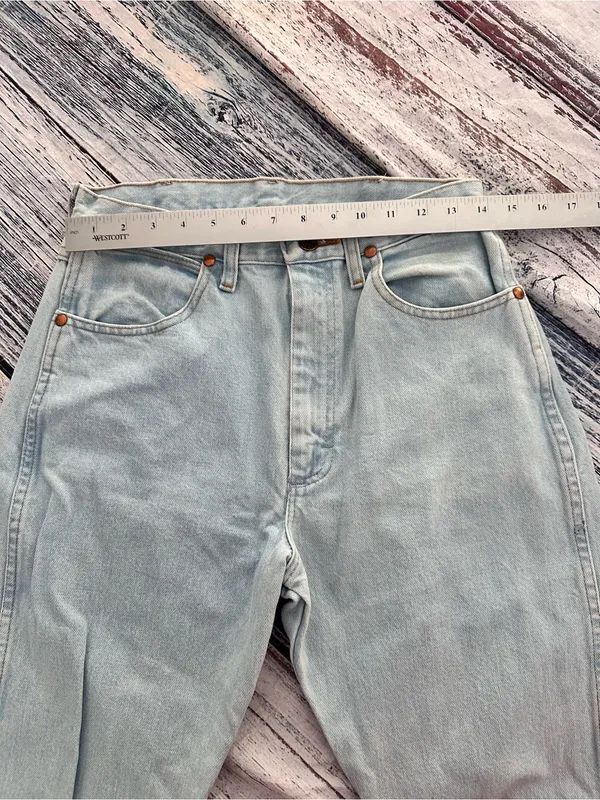 Vintage Wrangler Women's Light Wash Straight Leg Jeans - Pale Blue - Image 7
