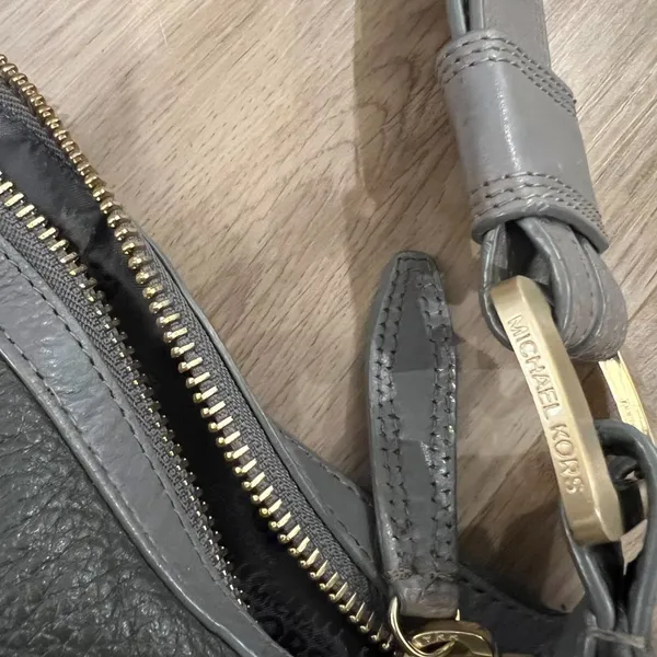 Michael Kors Gray Leather Purse - Image 7