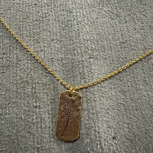 Delicate Gold Necklace with Floral Pendant - Image 2