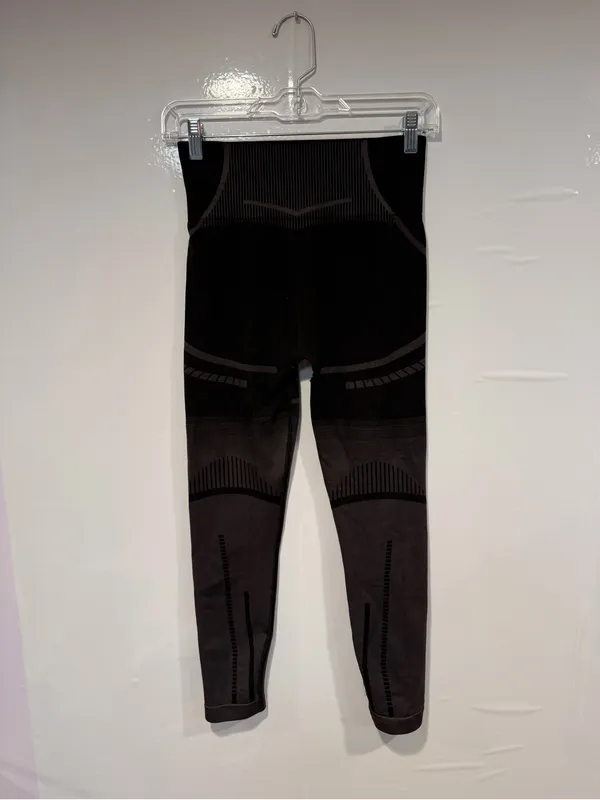 Seamless Black Gymshark booty contour Leggings - Image 4