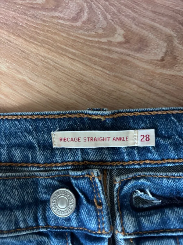 Levi’s Ribcage Straight Ankle Jeans - Image 6