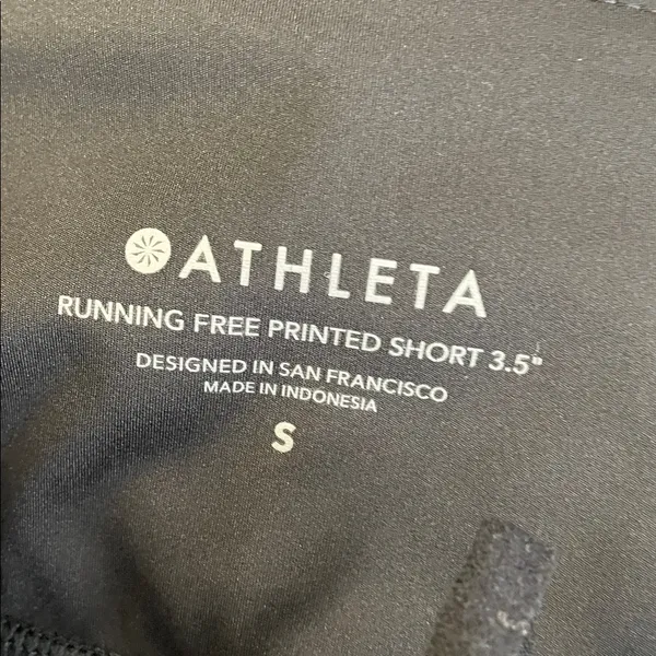 Athleta Running Free Camoflage Shorts Black Gray Camo Print - Image 5