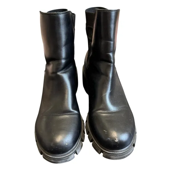 Guess Keva Booties Lugged Sole Chelsea Boots in Black - Image 8