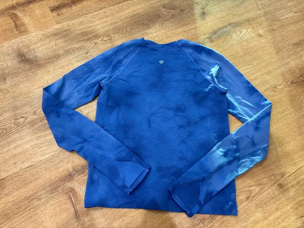 Lululemon Blue Tie-Dye Long Swiftly Tech Sleeve - Image 2