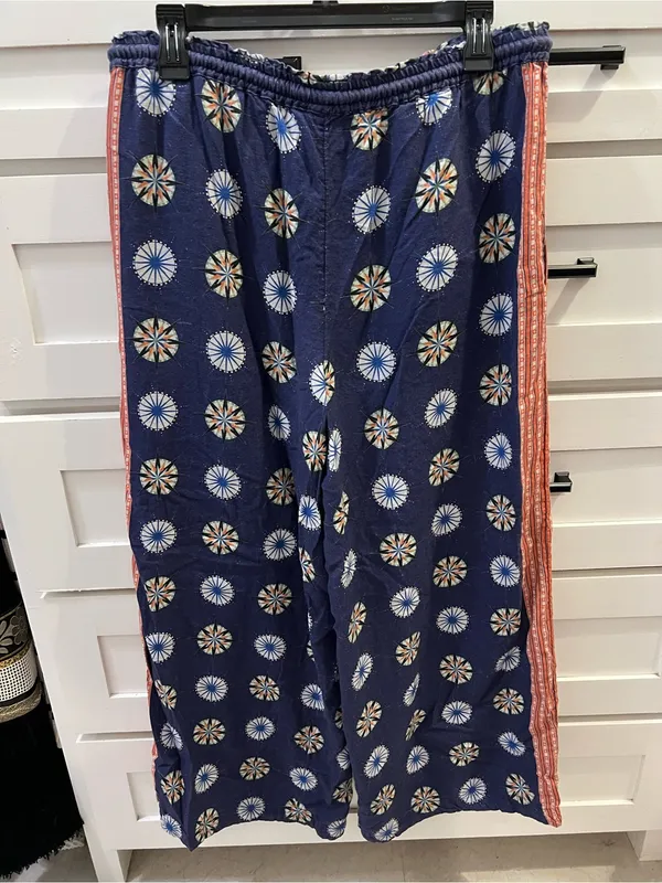 Anthropologie Navy Pants with Coral Drawstring and Multicolor Floral Print - Image 5