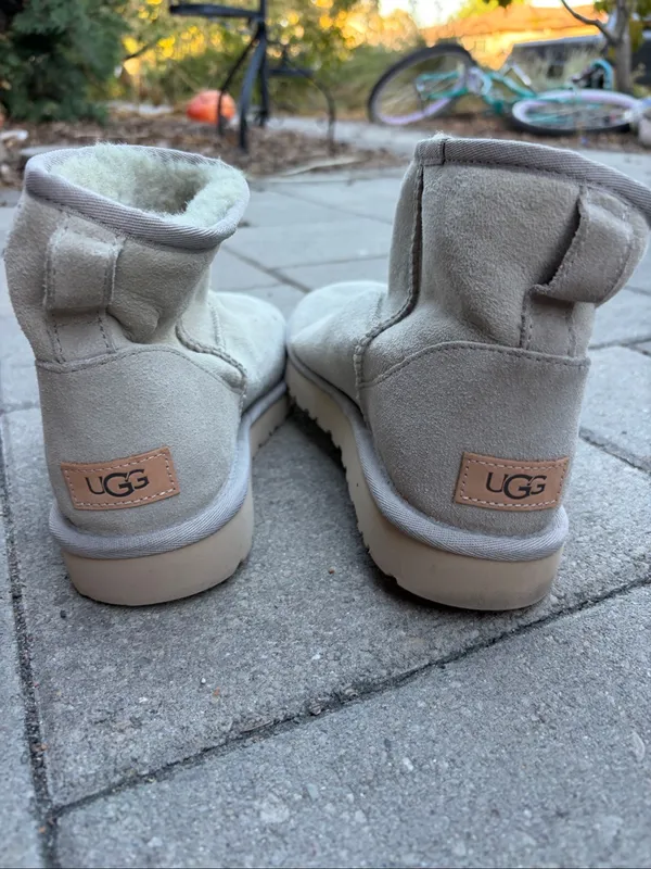 UGG 1016222 ultra Mini Suede shearling Booties Sz 9 - Image 4