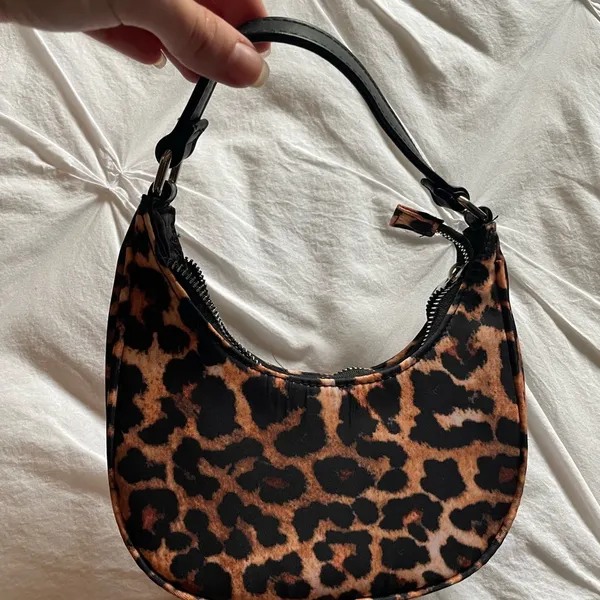 ⚠️SOLD⚠️Mini cheetah bag Black - Image 2