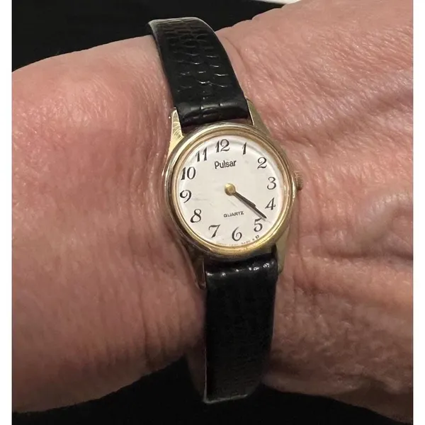 Pulsar Women's Gold Tone Embossed Leather Strap Watch Vintage - Image 2