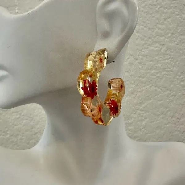 Dried Flower Acrylic Hoop Earrings - Image 3