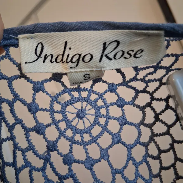 NEW Indigo Rose Delicate Dusty Blue Crochet Women's Top 3/4 Sleeves size Small - Image 2