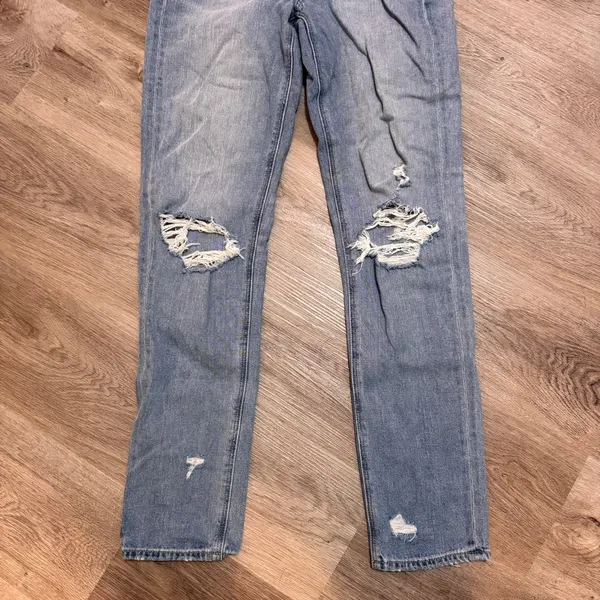 American Eagle Mom Jeans 4 EXTRA LONG Distressed Denim Light Wash High Riss - Image 3