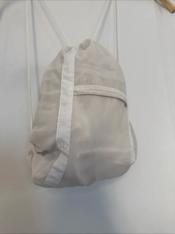 lululemon White Lightweight pack light 1/2 zip pull over workout jacket - Image 11