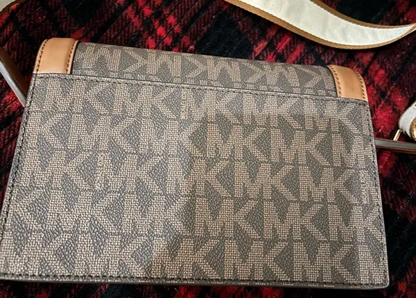 Michael Kors Purse Leather - Image 2