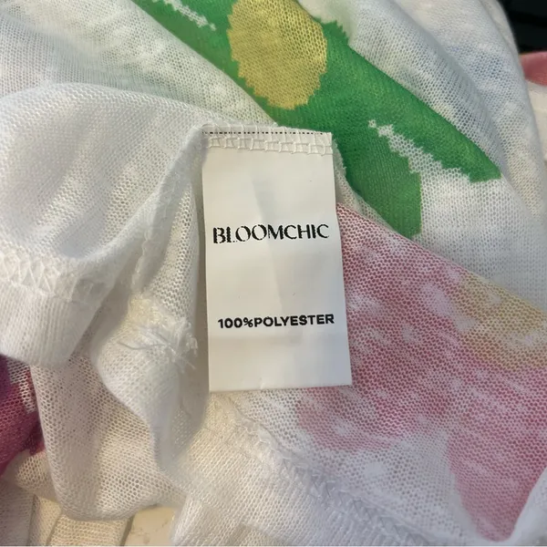 BloomChic NWT‎ T-Shirt White Floral Print Short Sleeve V Neck Casual Top 12 - Image 6