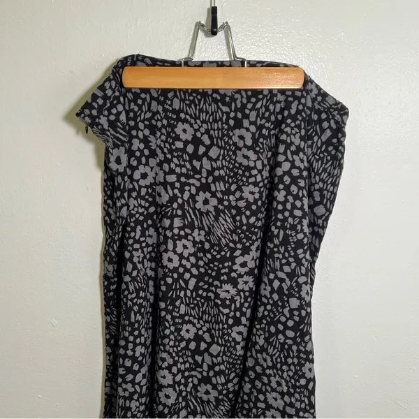 White Stag Women's Size 18 A-Line Flounce Skirt Black Gray Floral Zip Side - Image 6
