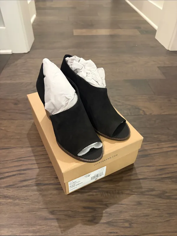 New In Box Lucky Brand Jaxy Open Toe Wedge Sz 7.5 - Image 7