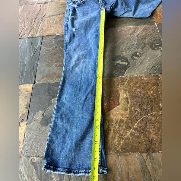 Silver Jeans Suki womens 29/31 medium wash mid rise slim bootcut Distressed blue - Image 2
