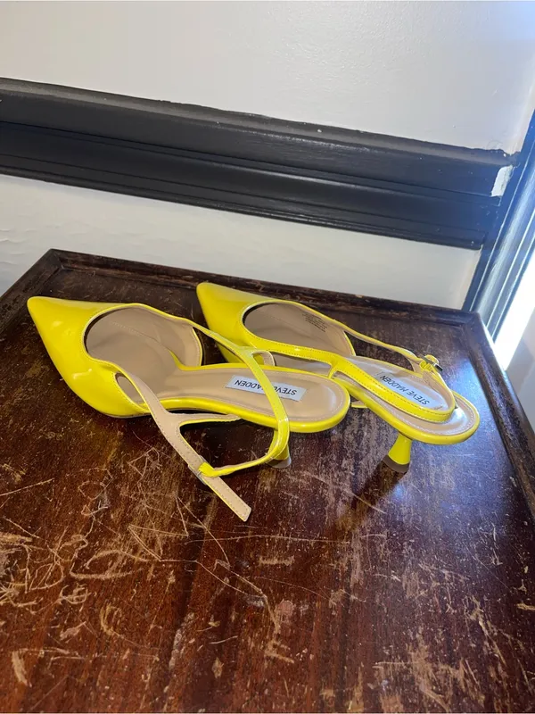 Steve Madden Bright Yellow Patent Pointed Slingback Pumps - Size 10M - Image 6