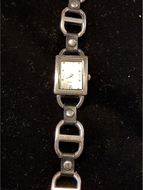 Vintage Women's Watch Silver Tone Rectangular Black Leather Stirrup Links - Image 5