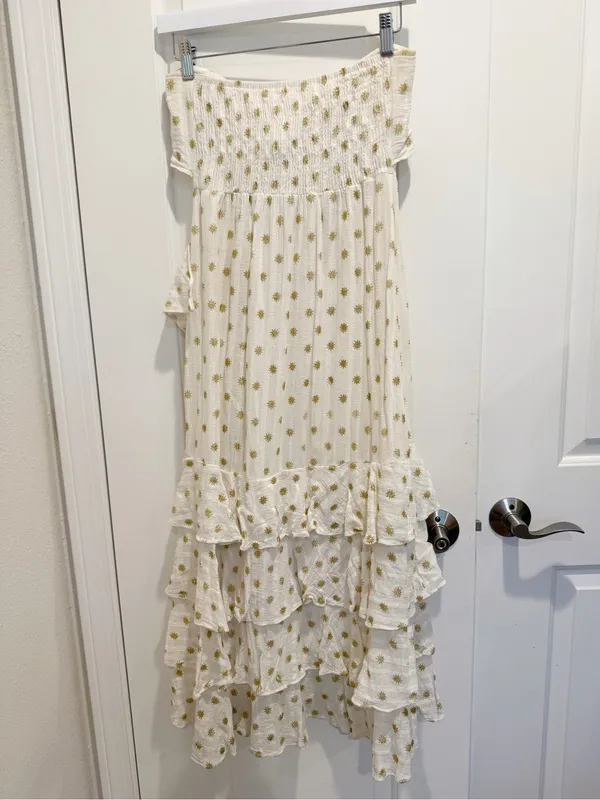 SUNDRESS ILanila Midi Dress Dubai Coconut Strapless Ruffle Skirt Gold Stars - Image 4