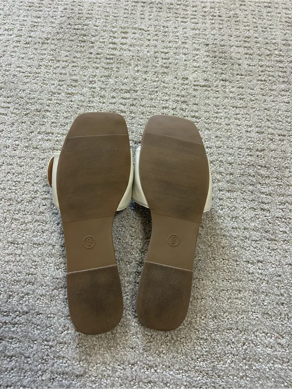 A New Day White Slide Sandals with Gold Buckle Women Size 9! - Image 4